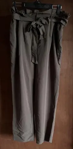 しまむら　カーキ　パンツ