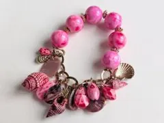 ピンクビーズと貝殻のブレスレット