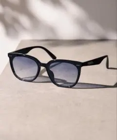 カリフォルニアアウトフィッターズ ウエリントン サングラス　ブルーグラデーション