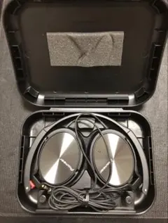 希少 Pioneer 有線ヘッドホン 本体 専用ケース付きのサムネイル