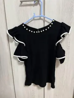 フリルパール付き黒半袖トップス　ankrouge