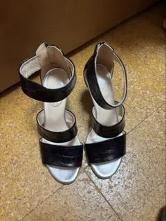 新品　イタリア製　サンダル ヒール