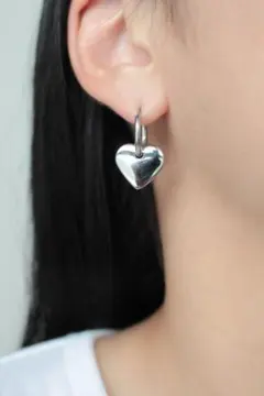 【ピアスおまとめ買いで500円引き】ハート型ロック付きフープピアス