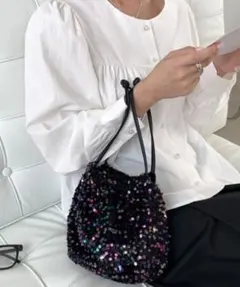 【美品】2wayスパンコールショルダーバッグ 巾着 ネイビー×レザー（ブラック）