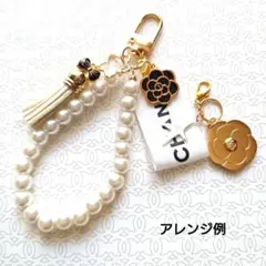 CHANEL　ホリデーチャーム　カメリア　と　パールストラップ