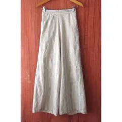 美品　ストライプ　ゆったりサイズの薄手ワイドパンツ　ルームパンツ