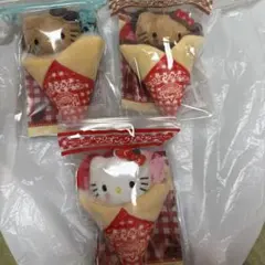 マリオンクレープ×ハローキティ コラボのぬいぐるみチャームBOOK