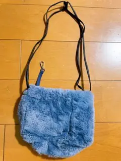 ブルー 青ファーショルダーバッグ／ふわもこ素材