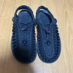 KEEN ブラック サンダル 編み込みデザイン