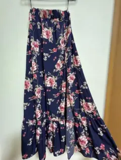 SHEIN 花柄 フレアスカート ネイビー Sサイズのサムネイル