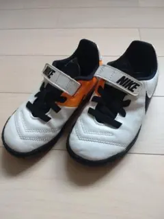 NIKE ホワイト/オレンジ サッカーシューズ17センチ