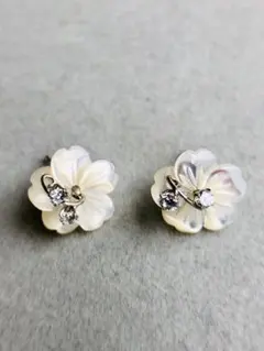 K10ホワイトゴールド2wayフラワー彫刻シェルピアス10金　真珠 No2