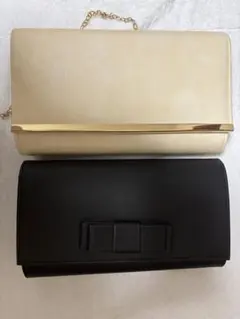 ベージュとブラックのクラッチバッグセット