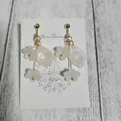 ハンドメイド イヤリング　桜②　ホワイト
