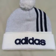 adidas ニット帽 ビーニー ポンポン付き