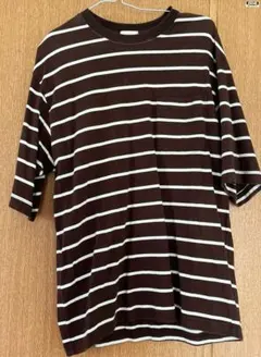 ブラウンとホワイトのストライプTシャツ