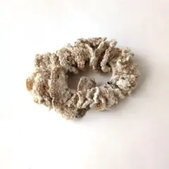 ベージュ系フリルシュシュ