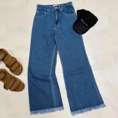 スピックアンドスパン　ダメージ加工デニムパンツ　カットオフフレアのサムネイル