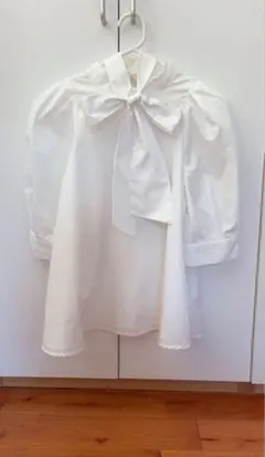 INGNI ホワイト ボウタイ パフスリーブ ブラウス 半袖のサムネイル