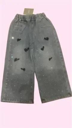 （新品、未使用）イオソノマオ、黒ハート刺繍×キラキララインストーン デニムパンツ