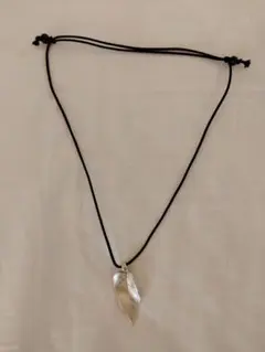 Ｌｅａｆ／ユニセックス／シルバーネックレス／ハンドメイド／一点もの