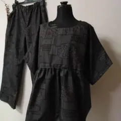 大島紬リメイク　黒の花柄セットアップ（パンツ付き）