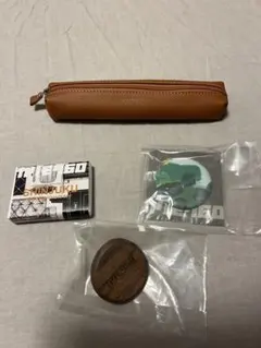 カリモク60 ノベルティ　バッチ3種　ペンケース