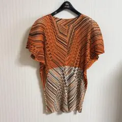 イッセイミヤケ ISSEY MIYAKE トップス　ブラウス　オレンジ系のサムネイル