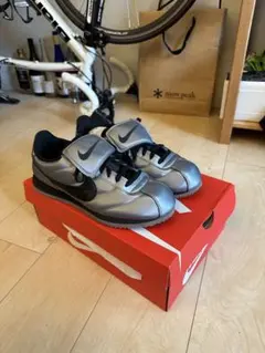 Nike スニーカー シルバー/ブラック 72 サイズ9