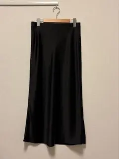 ZARA サテンスカート　ブラックのサムネイル