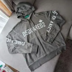 美品　DSQUARED2 グレー パーカー XS 厚手 IMG_4993-removebg-preview.png