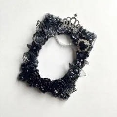 【No.327】ホイップデコ　トレカケース　硬質ケース　黒　王冠　薔薇　宝石