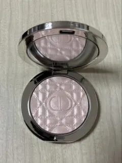 【新品】DIOR スキンフォーエヴァーグロウルミナ イザー 03ピンクヘイロー