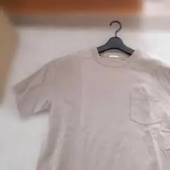 GU ベージュ Tシャツ ポケット付き