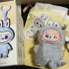 【正規品】LABUBU PIN FOR LOVE イニシャルラブブC