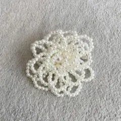 パール風ビーズ 花モチーフ ブローチ