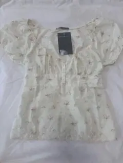 Brandy Melville 花柄 パフスリーブブラウスのサムネイル