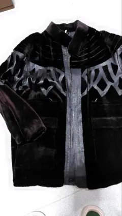 黒いミンク、レザーファーコート 未使用タグ付き　　未使用新品　斬新なデザイン