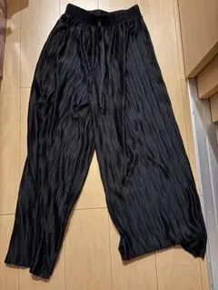 黒のプリーツパンツ ロング丈