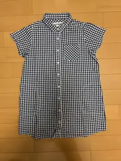 ネイビーとホワイトのチェック柄半袖シャツ