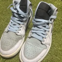 NIKE Air Jordan 1 Mid グレー ブラックのサムネイル