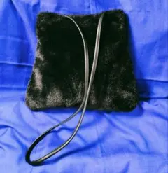 推し♡✨ふわモコ２WAYバッグ✨フェイクファー黒 アニマルショルダーポシェット