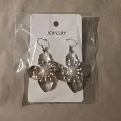フラワーモチーフ ピアス シルバーカラー
