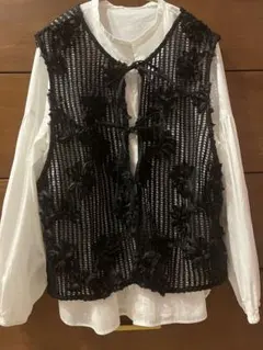 新品タグ付き モチーフレーシーベスト ブラック