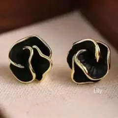 ✨ ブラック フラワー カメリア ピアス ゴールド エレガント レトロ