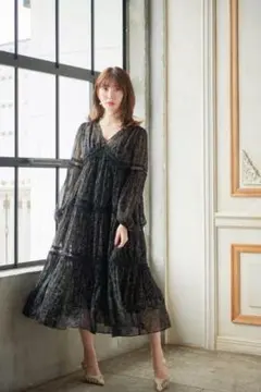 Herlipto Monotone Floral Pleated Dress