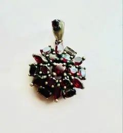 【アンティーク　花形ペンダント　ガーネット　アフガニスタン国より