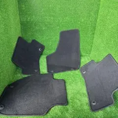 スズキ ジムニー jb64 純正 フロントフロアマット ゴム製 MT用 左右2枚 