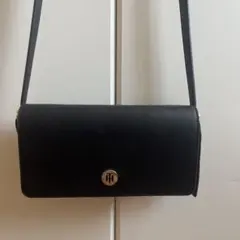 TOMMY HILFIGER ブラックショルダーバッグ