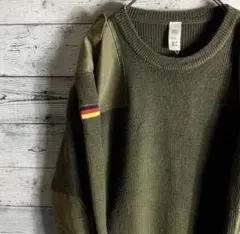 オリーブグリーン ニットセーター 肩パッチ付き